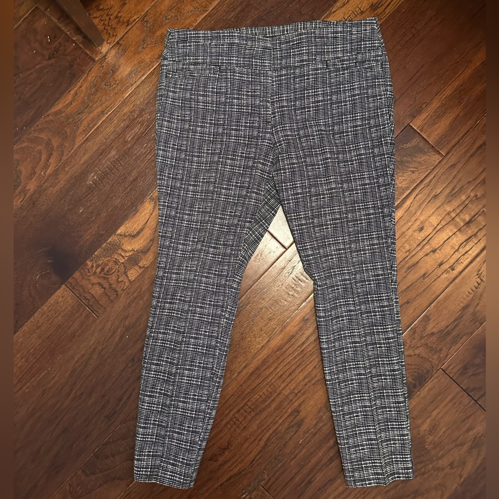 Anne Taylor Loft Black and White Patterned Pants - Size 8 Petite